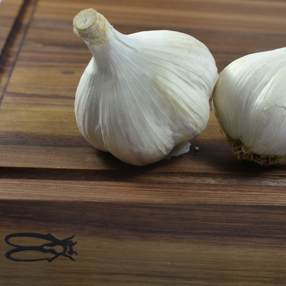 Planche à découper en noyer - moyenne - Le Temps des Cigales - Planche à découper - - La Guilde Culinaire
