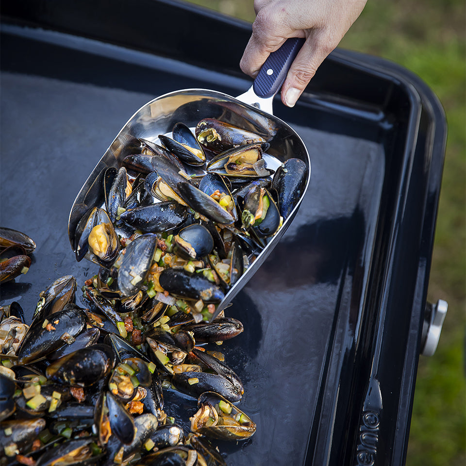 Pelle à moules et légumes coudée pour Plancha ENO - ENO - Spatules - - La Guilde Culinaire