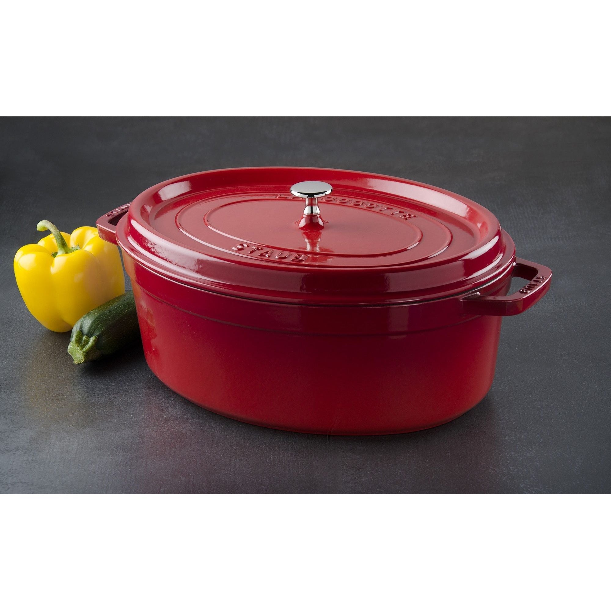 Cocotte ovale fonte et émail Rouge Cerise 37cm 8L - Staub - Cocotte - - La Guilde Culinaire
