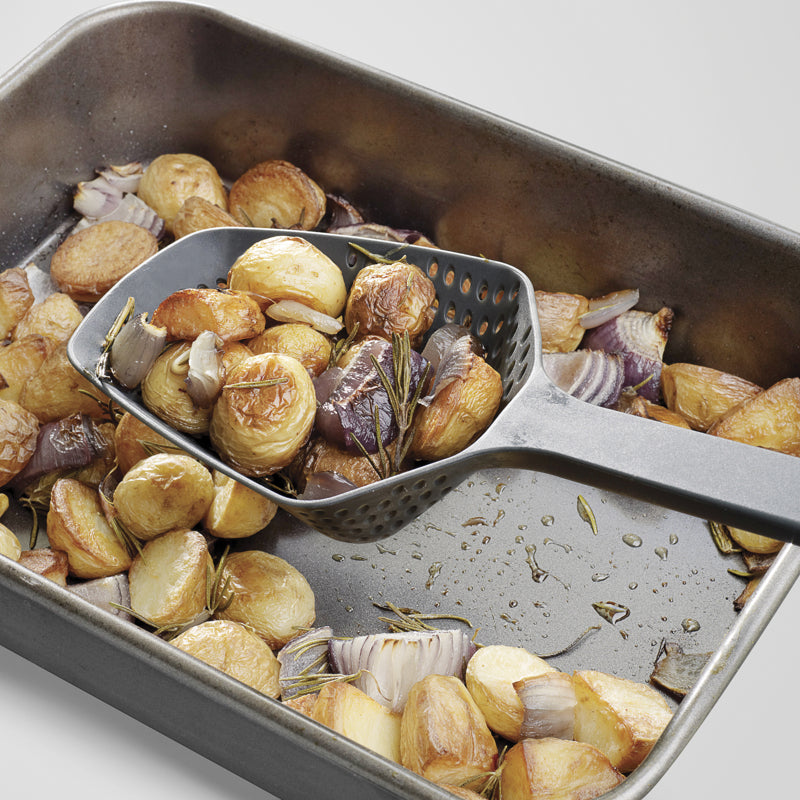 Cuillère-passoire, Grande Scoop Plus, grise - Joseph Joseph - Passoire et écumoire - - La Guilde Culinaire
