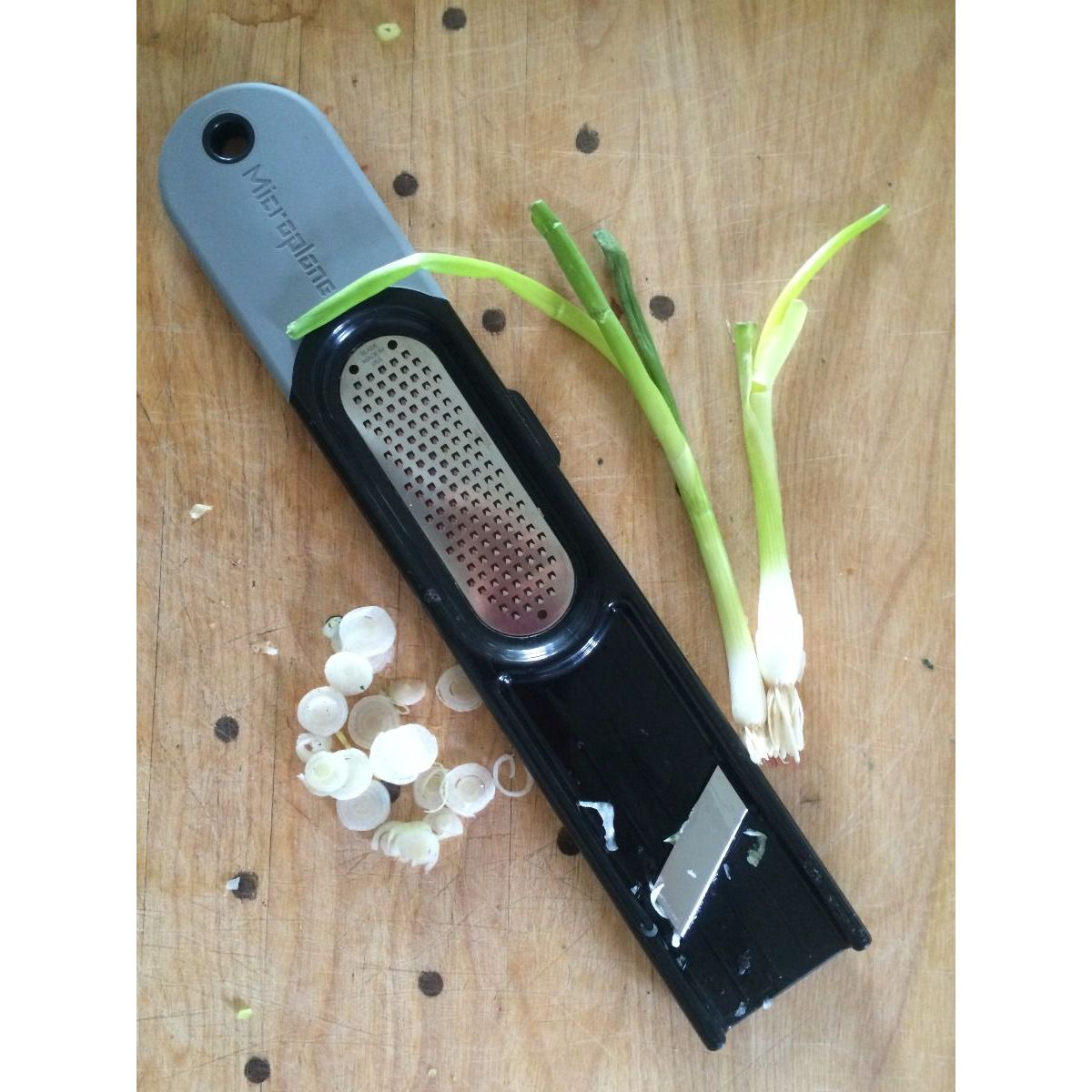 Outil 3 en 1 pour gingembre - Microplane - Eplucheur et évideur - - La Guilde Culinaire