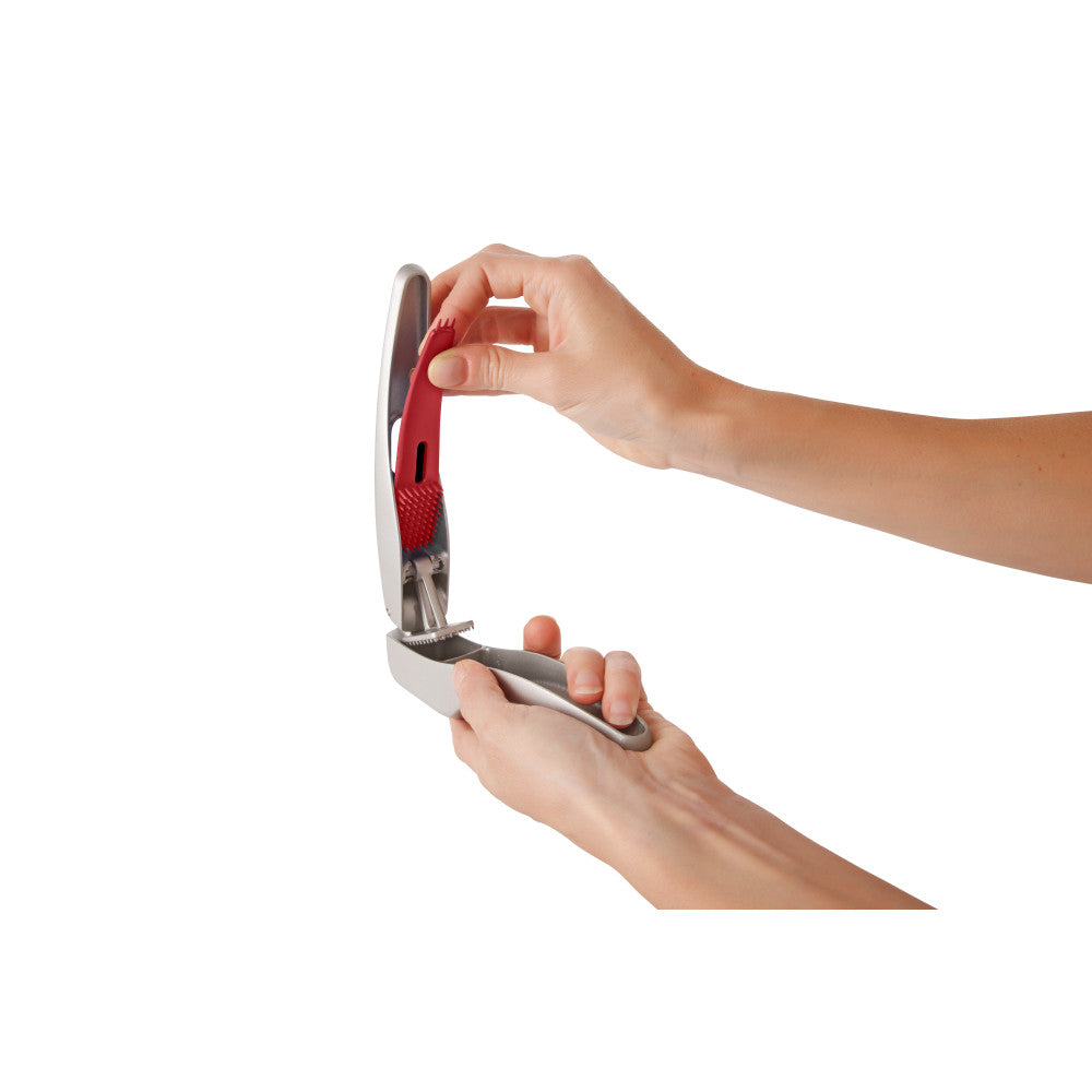 Presse-Ail - Zyliss - Eplucheur et évideur - - La Guilde Culinaire