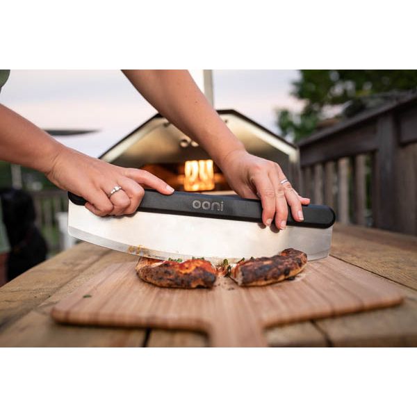 Couteau à bascule pour pizza Ooni - Ooni - couteau à bascule - - La Guilde Culinaire