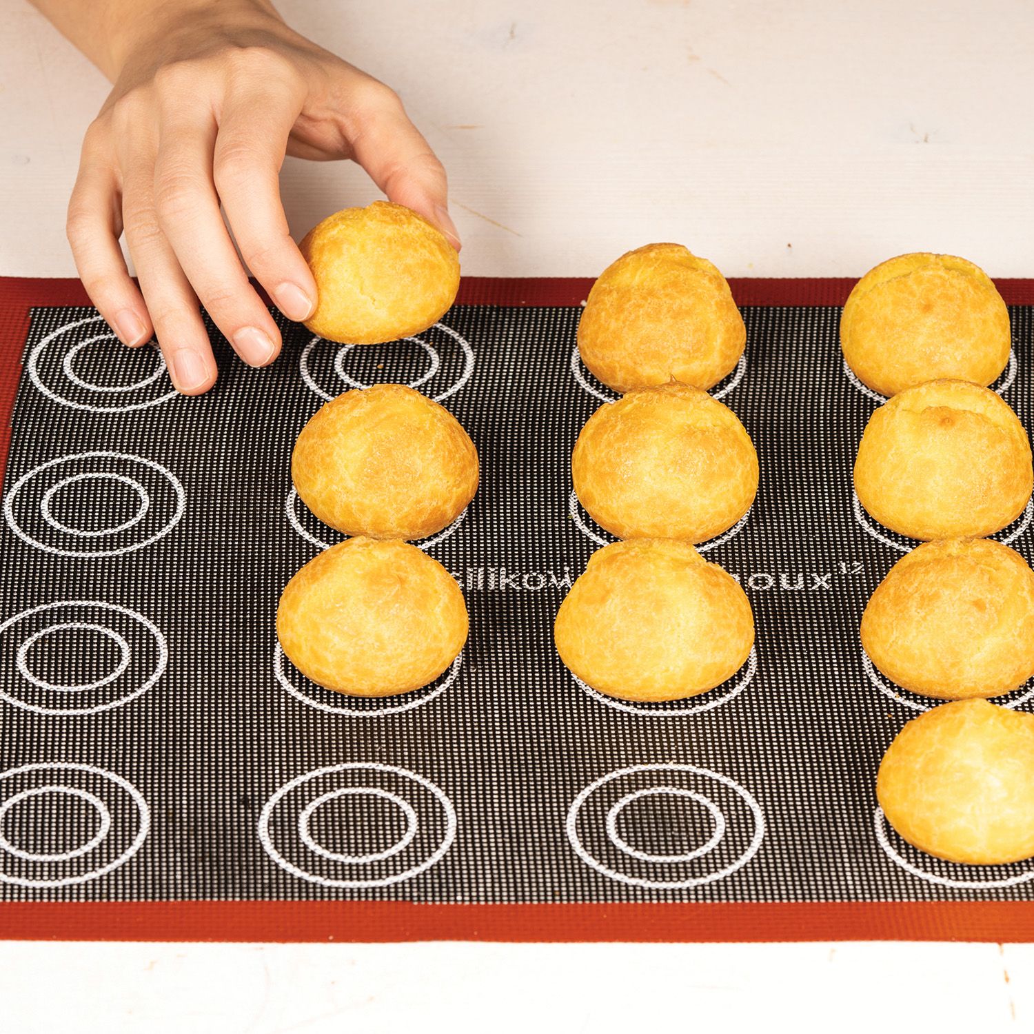 Éclair & choux mat - SilikoMart - Tapis de cuisson - - La Guilde Culinaire