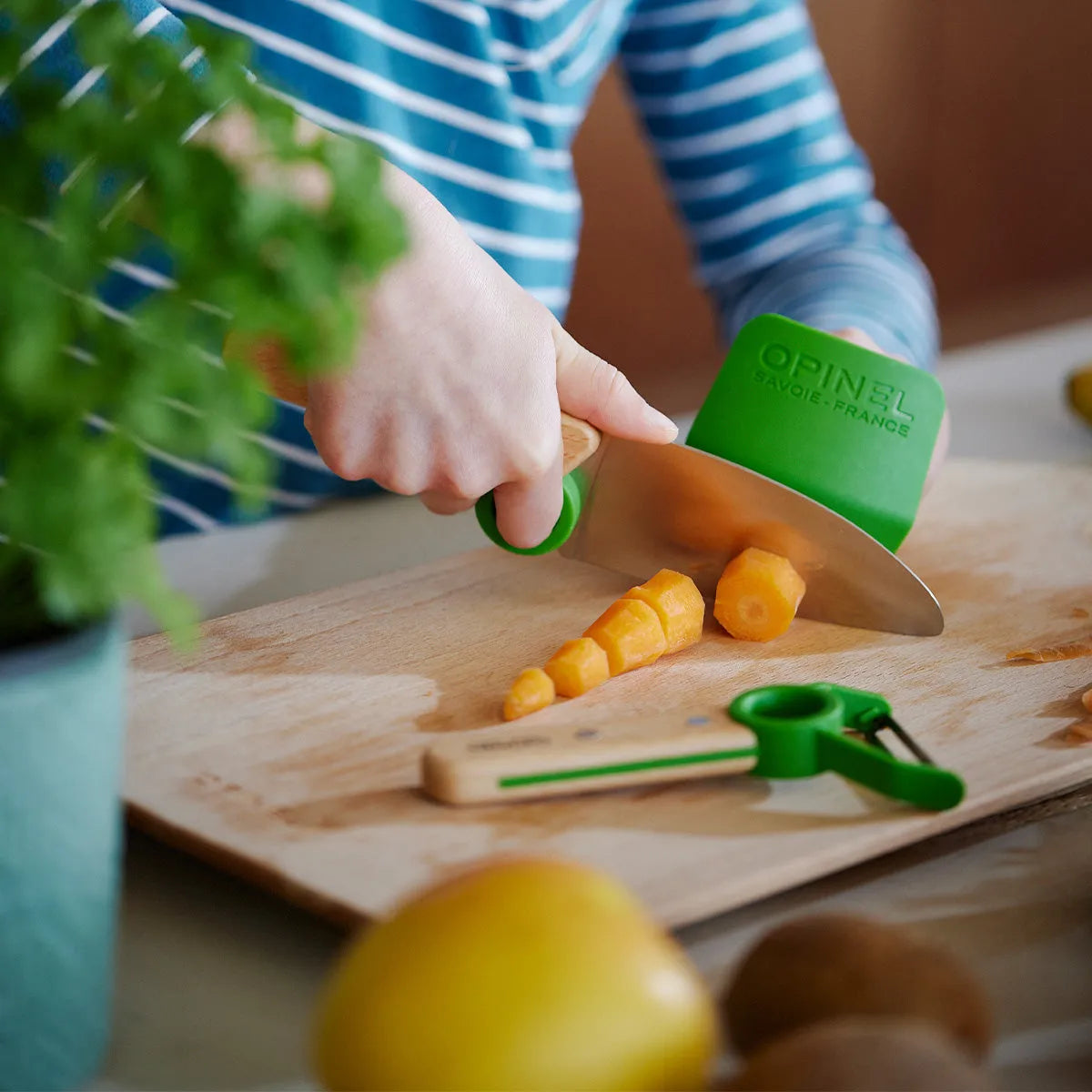 Opinel - Coffret Le Petit Chef (couteau+protège doigt+éplucheur) - vert    - Opinel - Couteau pour enfant - 