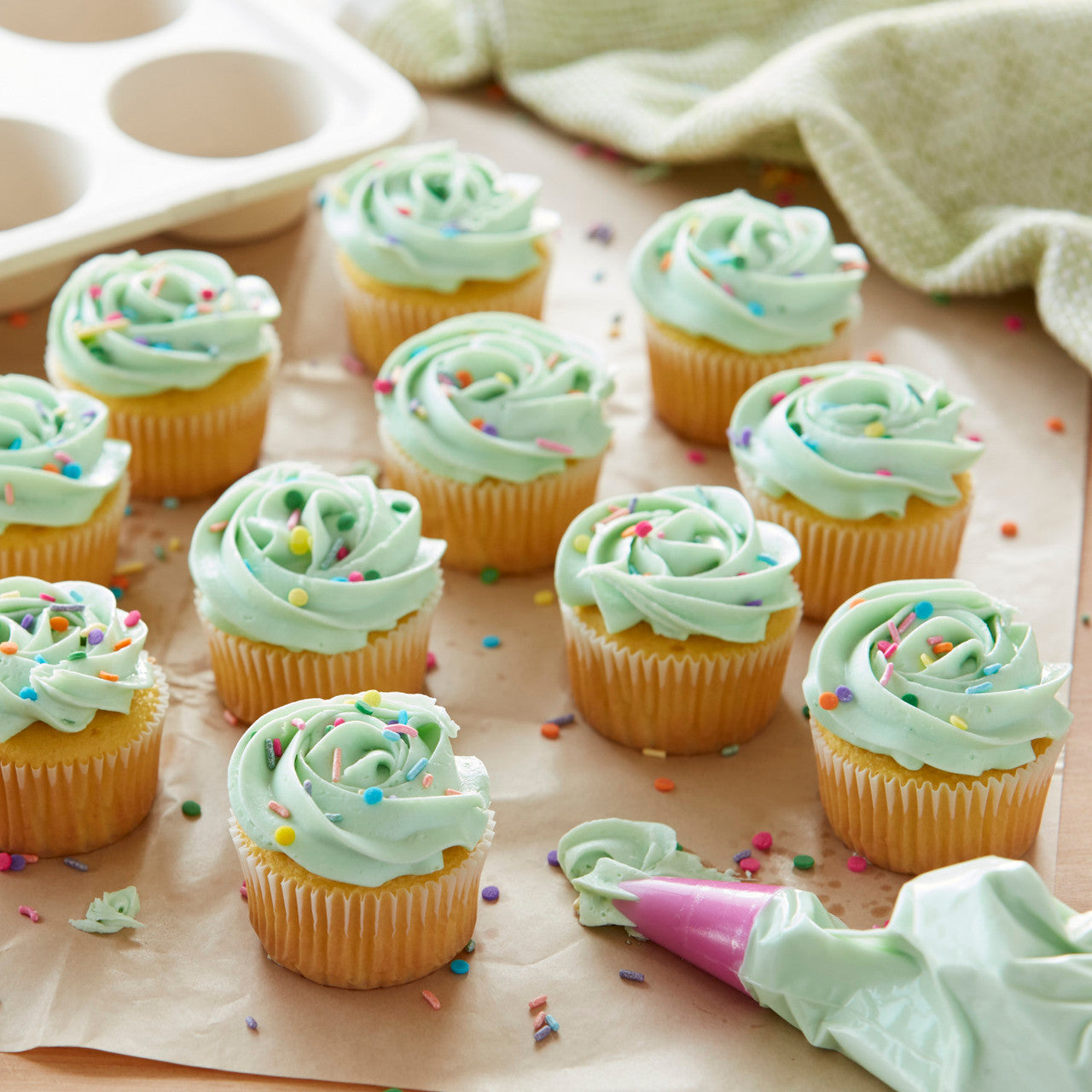 Lot de 300 caissettes à cupcakes blanches * - Wilton - Moule à pâtisserie - - La Guilde Culinaire